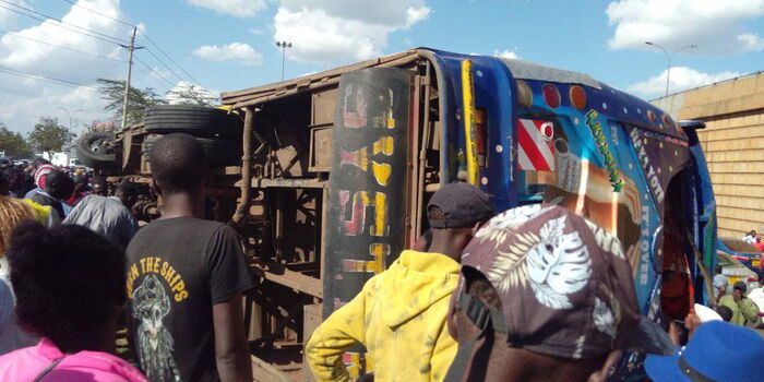 bus-full-of-passengers-overturns-on-thika-road-[photos]