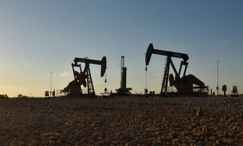 global-oil-prices-fall-after-opec+-extends-supply-cuts