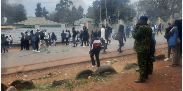 chaos-break-out-as-students-block-waiyaki-way-&-stage-protest-outside-police-station