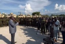 watch:-ruto-breaks-into-song-&-prayer-after-meeting-kenyan-police-officers-in-haiti