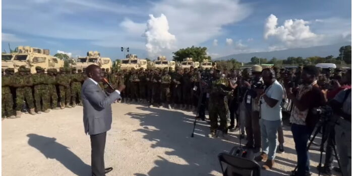 watch:-ruto-breaks-into-song-&-prayer-after-meeting-kenyan-police-officers-in-haiti